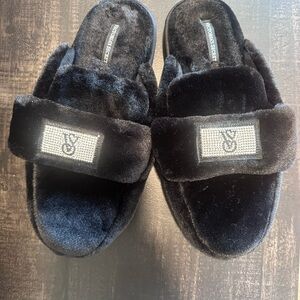 Victoria's Secret Black Plush Slippers Women’s Medium